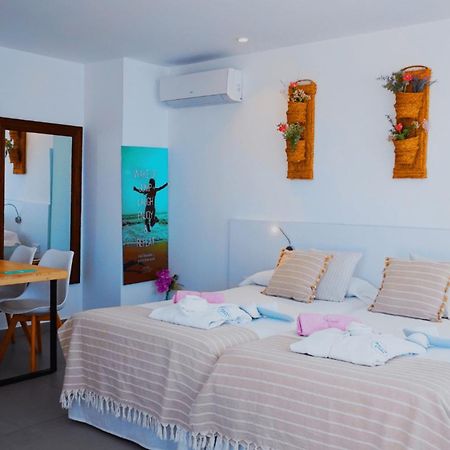 Aparthotel Typic Marina Playa - Adults Only à Sant Antoni de Portmany Extérieur photo