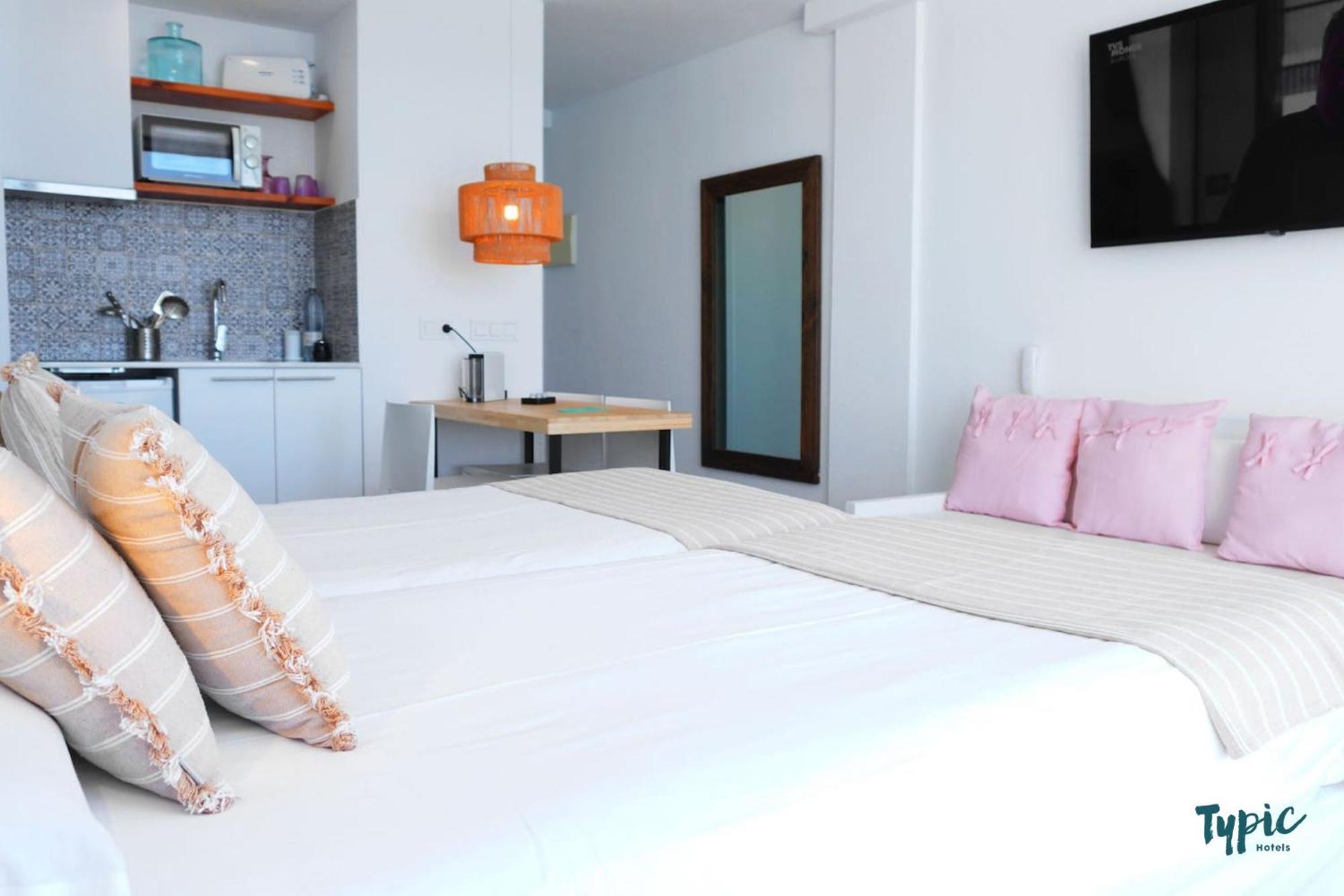 Aparthotel Typic Marina Playa - Adults Only à Sant Antoni de Portmany Extérieur photo