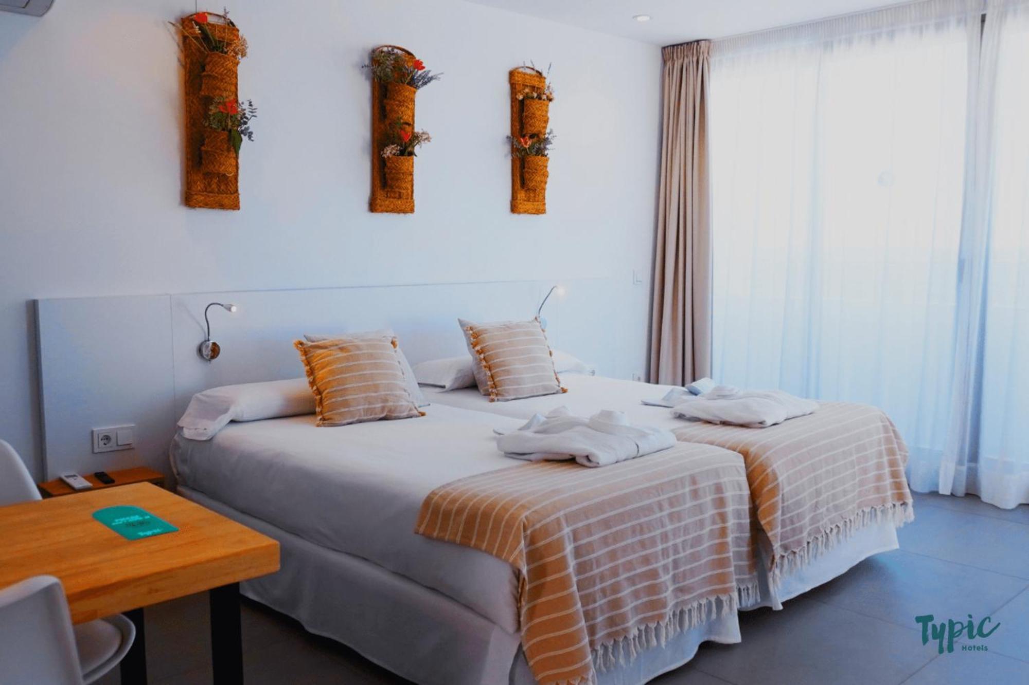 Aparthotel Typic Marina Playa - Adults Only à Sant Antoni de Portmany Extérieur photo