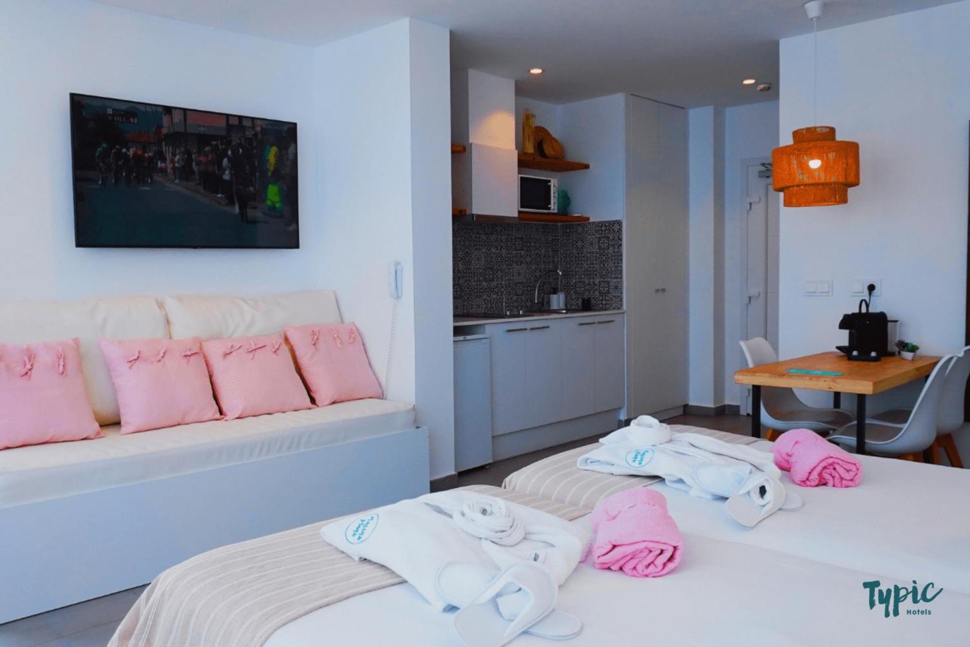 Aparthotel Typic Marina Playa - Adults Only à Sant Antoni de Portmany Extérieur photo