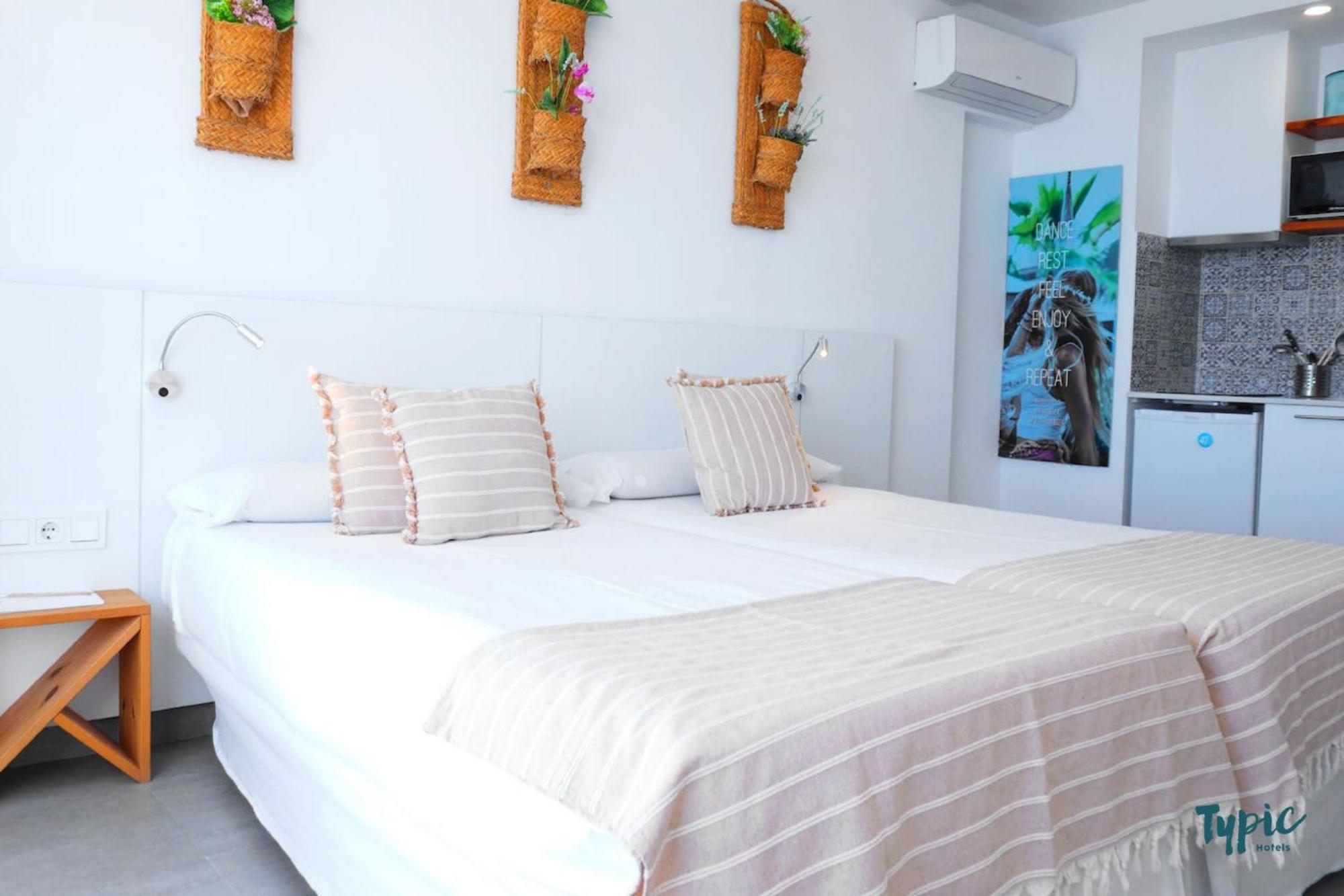 Aparthotel Typic Marina Playa - Adults Only à Sant Antoni de Portmany Extérieur photo