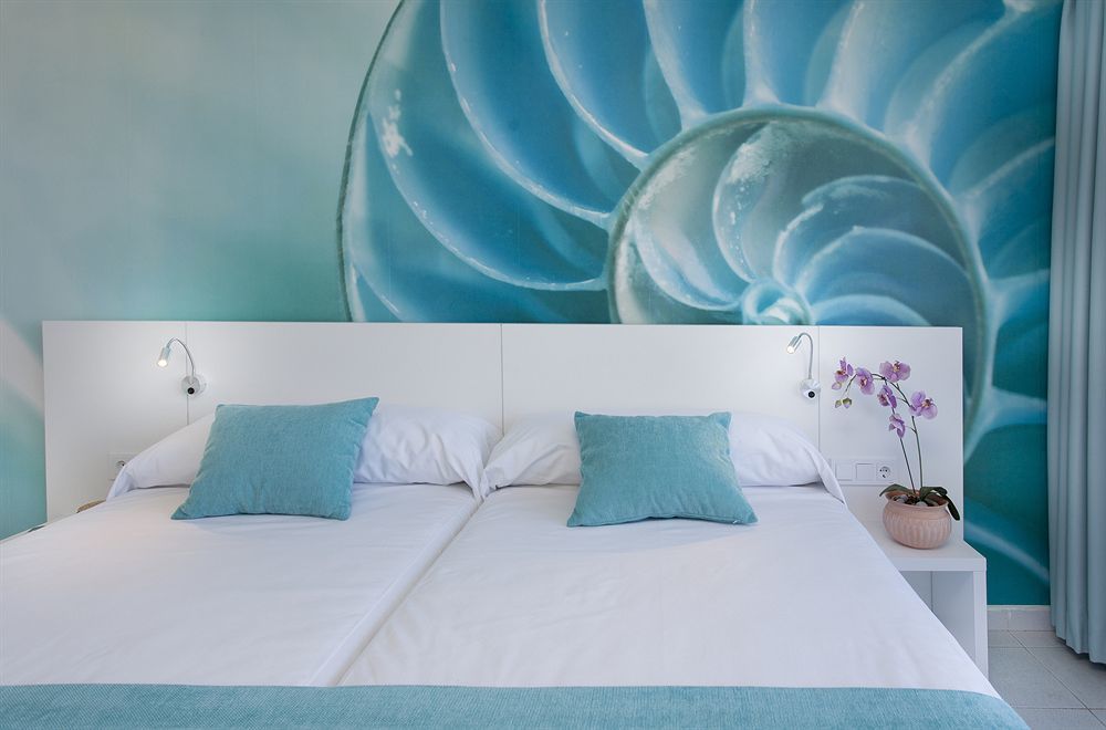 Aparthotel Typic Marina Playa - Adults Only à Sant Antoni de Portmany Extérieur photo