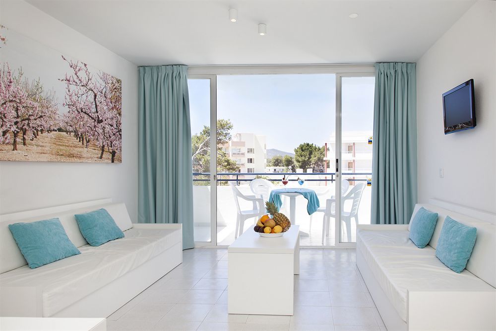 Aparthotel Typic Marina Playa - Adults Only à Sant Antoni de Portmany Extérieur photo