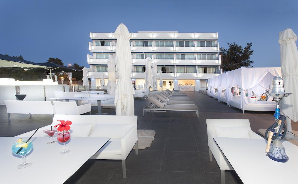 Aparthotel Typic Marina Playa - Adults Only à Sant Antoni de Portmany Extérieur photo